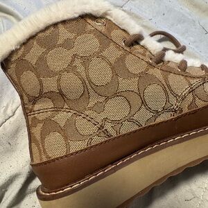 Coach boots! Us7. Perfect condition